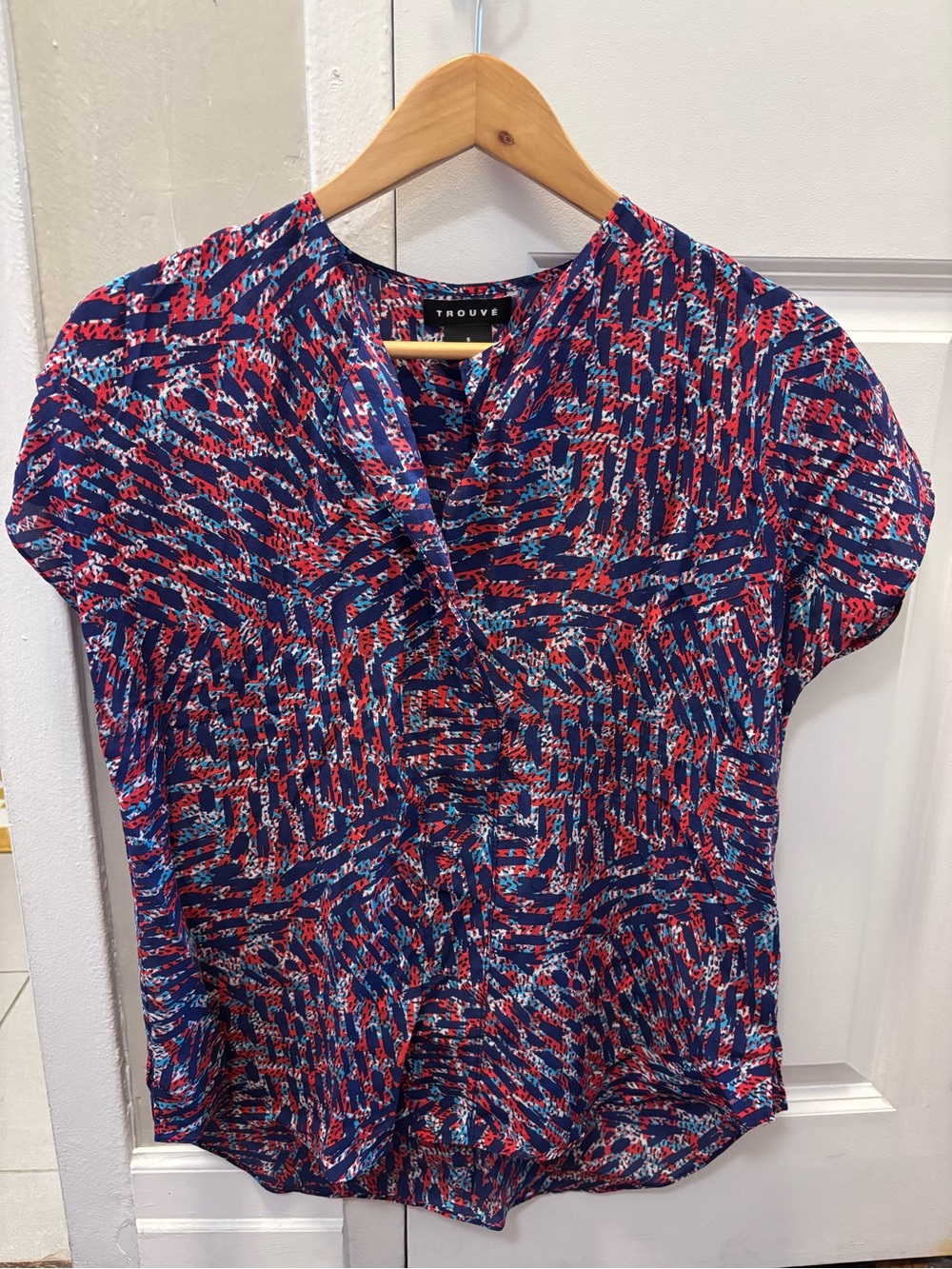 100% SILK Trouve Navy, Red & Light Blue Abstract Short-Sleeve V-Neck Blouse